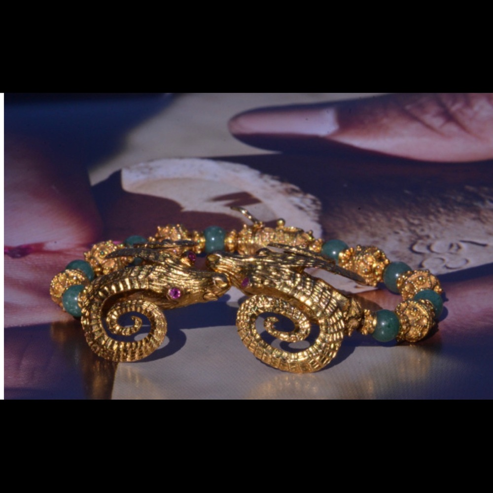 Signed Greek Rams Head Bracelet in Yellow Gold